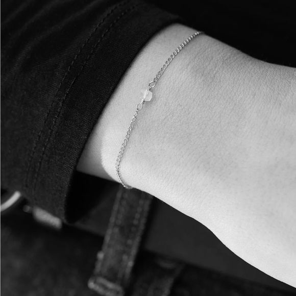 Judith Bright Designer 14K Gold Filled Dainty UNO Chain Bracelet with 4mm Stone - Picture 4 of 5